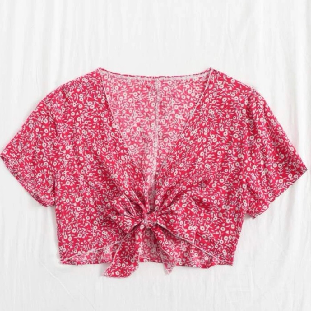 SHEIN Plus Size Tie Front Floral Crop Top